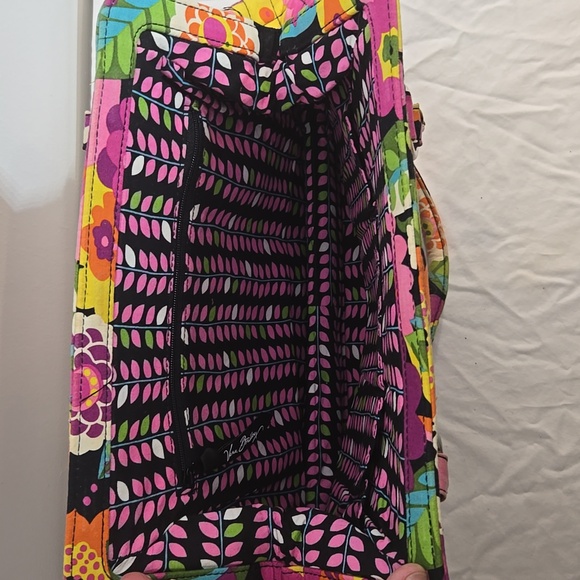 🌺 Vera Bradley Quilted Floral Shoulder Bag – Vibrant & Spacious! 🌺 - Picture 3 of 4